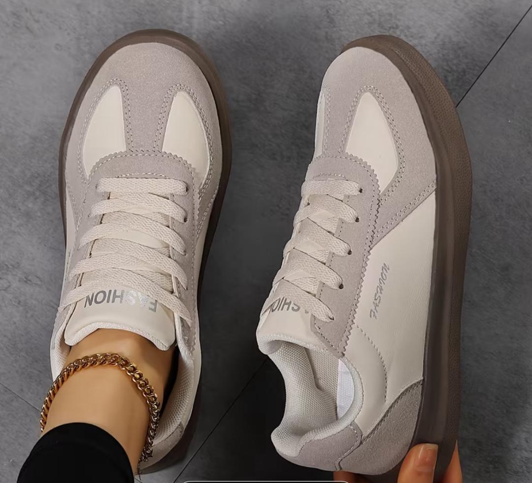 Women's fashion sneakers