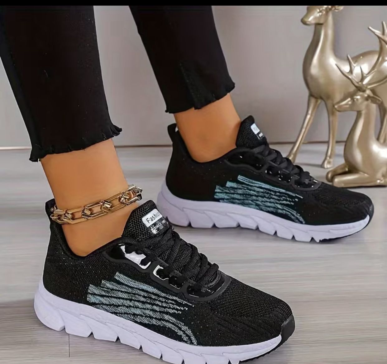 Women's lightweight mesh sneakers