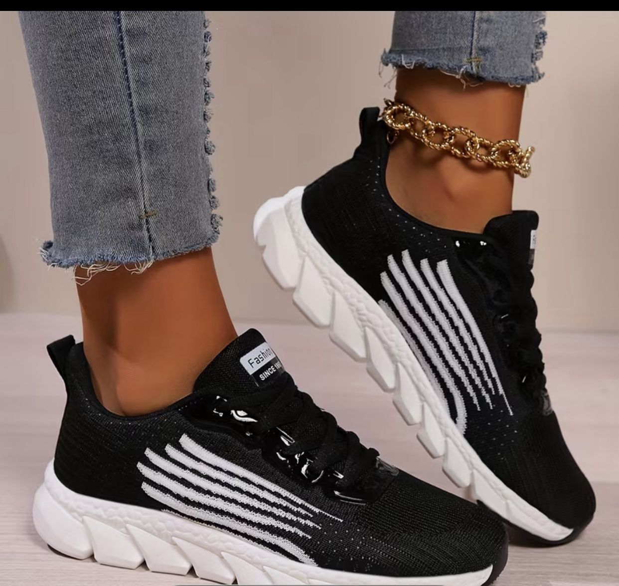 Women's lightweight mesh sneakers