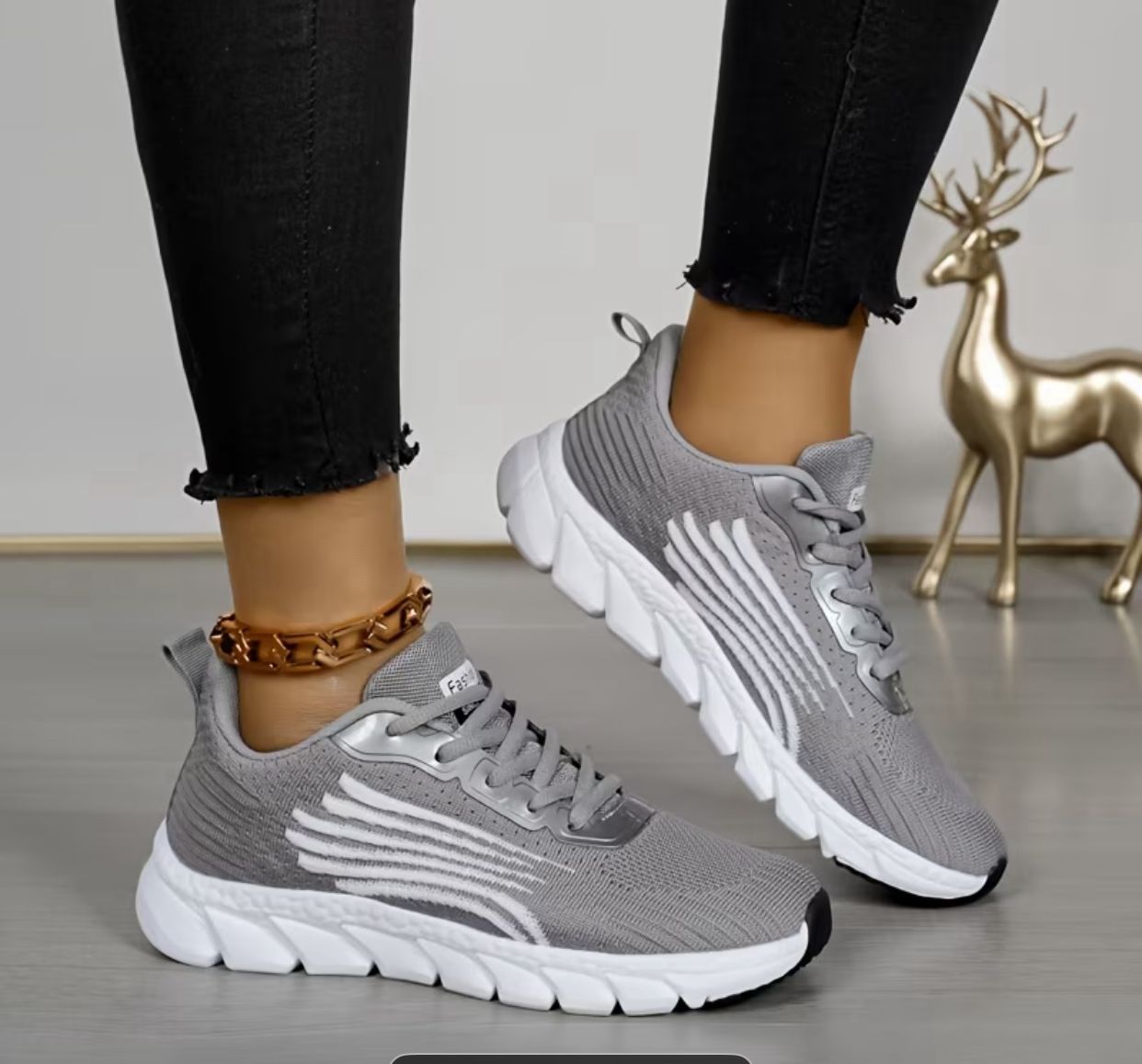 Women's lightweight mesh sneakers