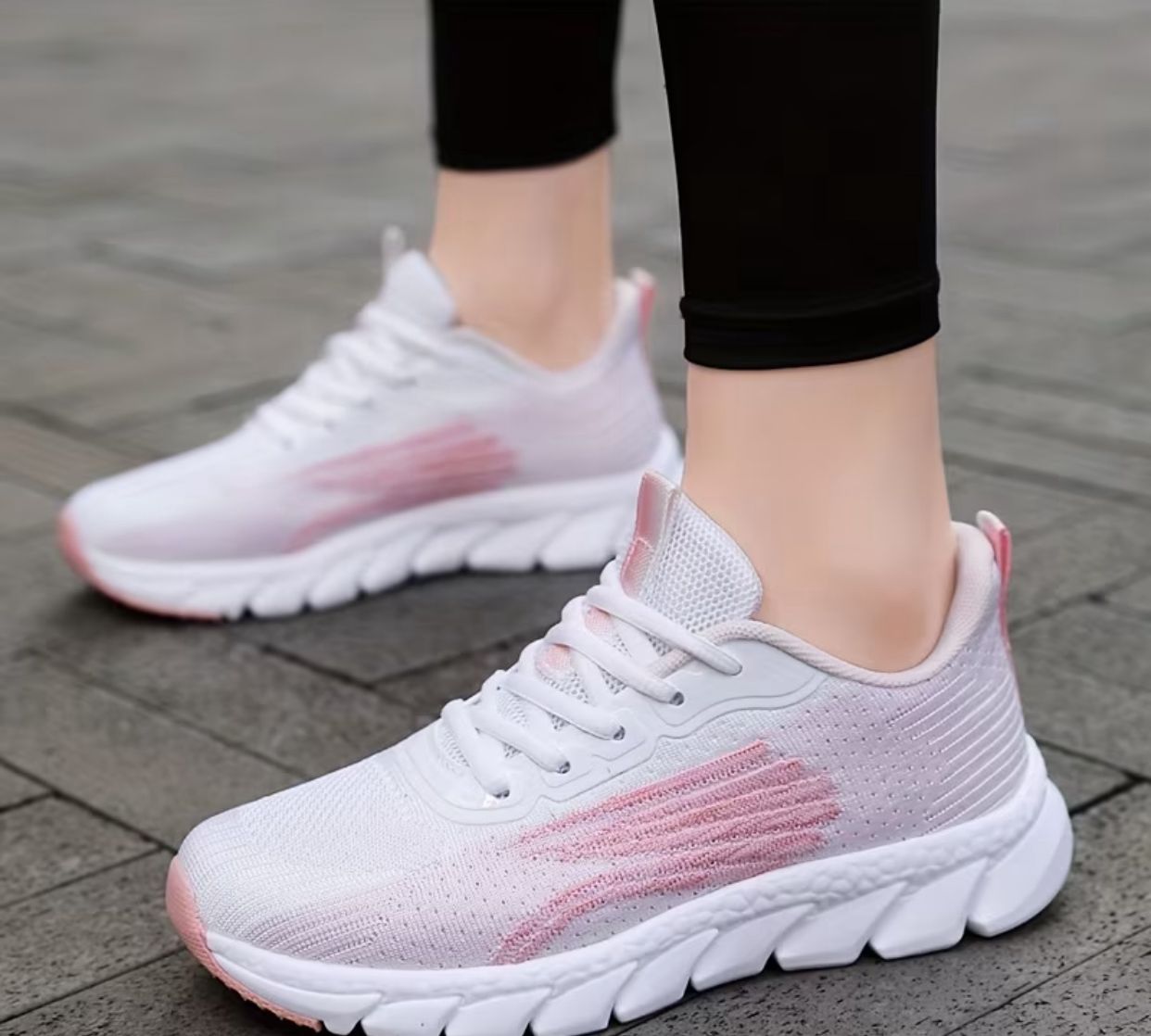 Women's lightweight mesh sneakers